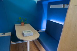 Showroom-2-blue-booth-interior 800