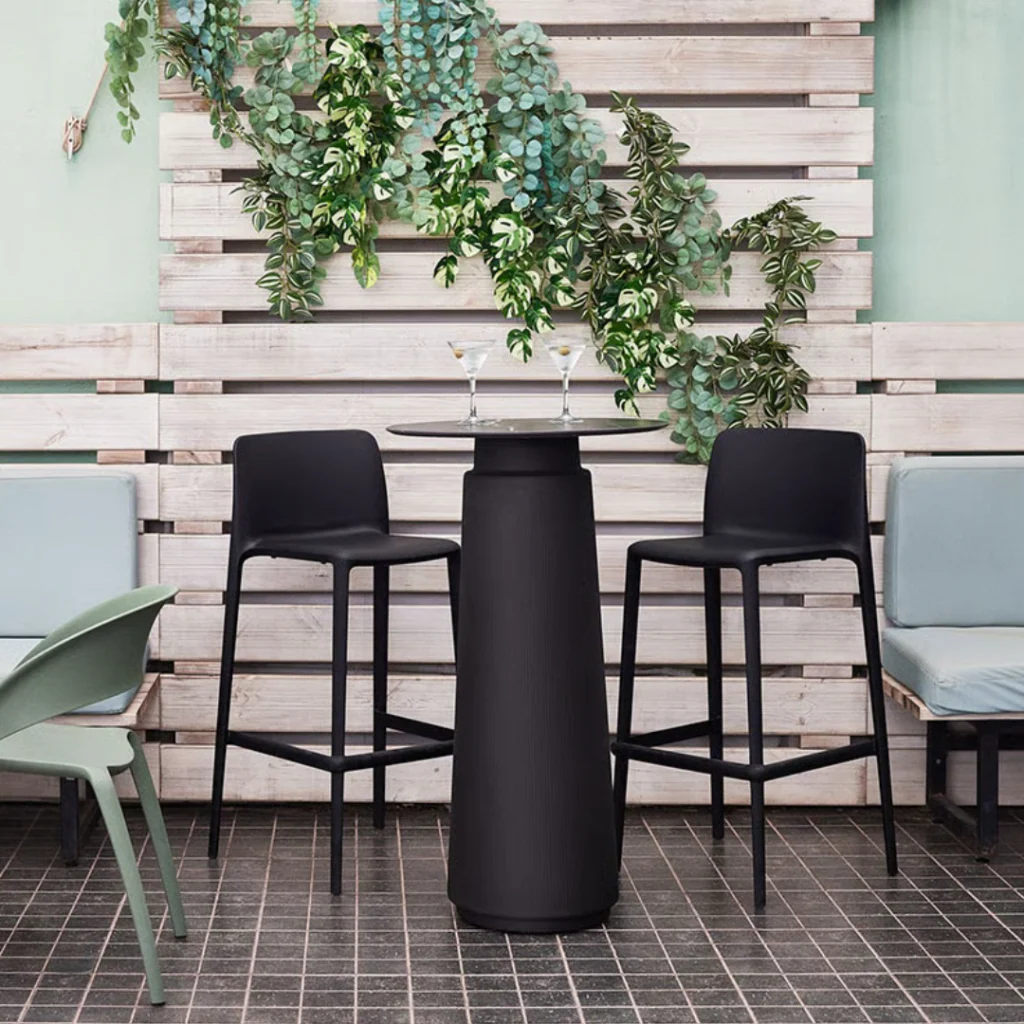 DORIK Bar Table