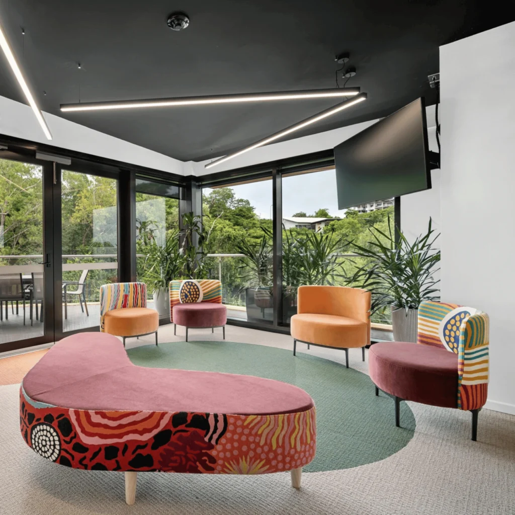 LORIKEET Lounge Chair