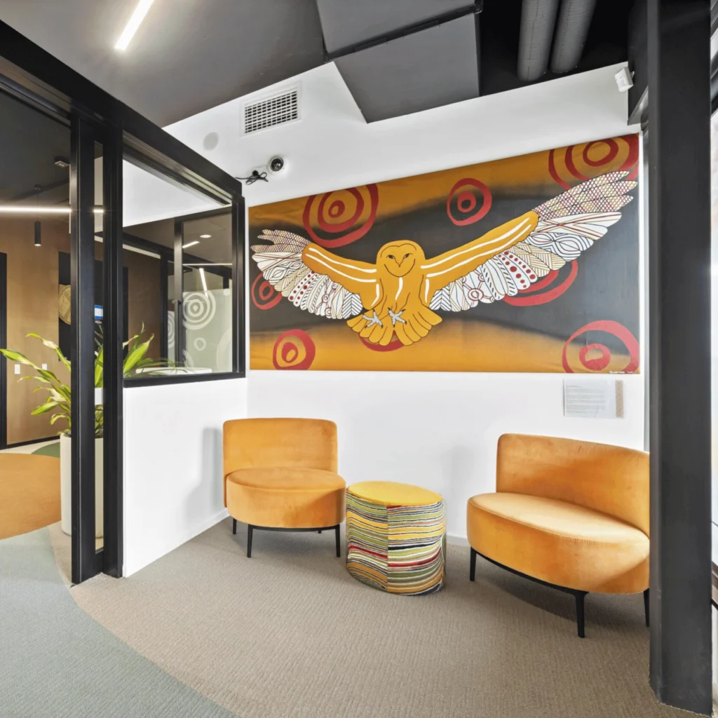 LORIKEET Lounge Chair
