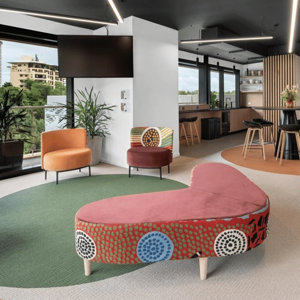 LORIKEET Lounge Chair