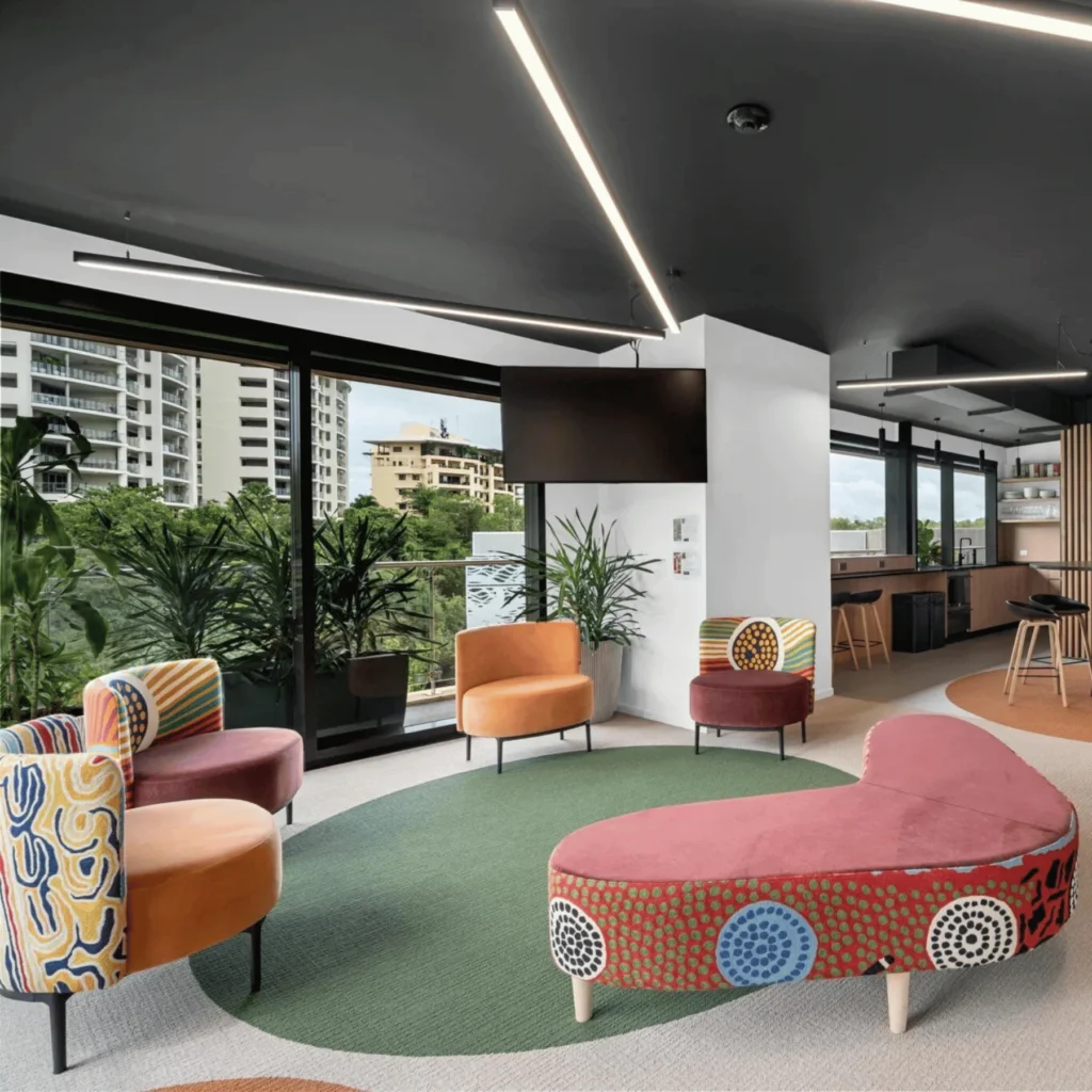 LORIKEET Lounge Chair